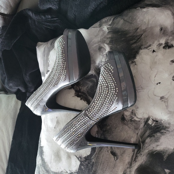 Le chateau 6 inch heels - Picture 6 of 6